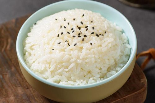 煮米饭,只懂加水是外行,多做1步多加2样,又香又软,粒粒饱满